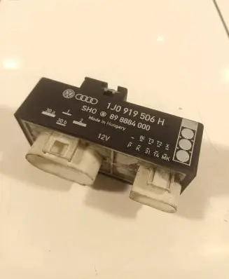 Audi A3 S3 8L Glow plug pre-heat relay 1J0919506H 898884000