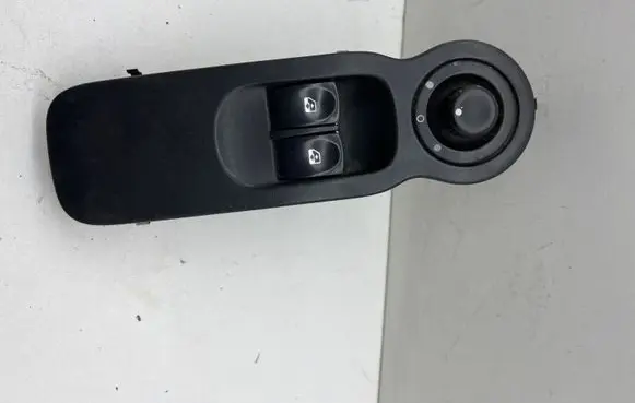 Renault Modus Wing mirror switch 8200002442