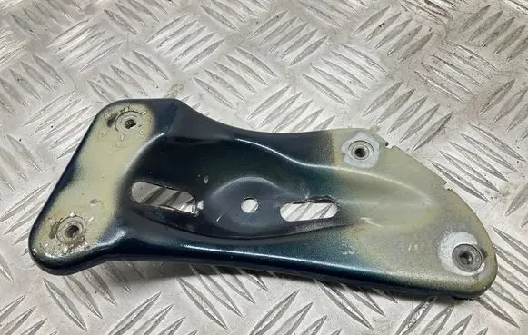 Fender mounting bracket