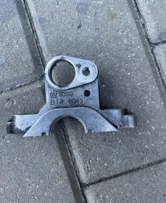 Opel Insignia B Camshaft holder 