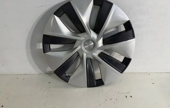Tesla Model Y R19 wheel hub/cap/trim 104423500C