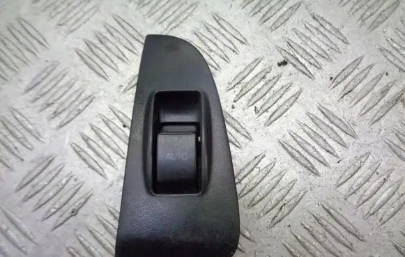 Toyota Avensis T250 Quarter vent window switch 