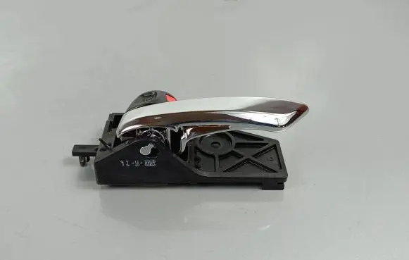 Suzuki SX4 S-Cross Rear door interior handle