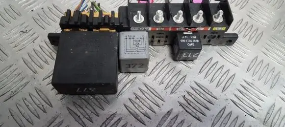 Volkswagen PASSAT B5 Fuse box set 8l0941822a