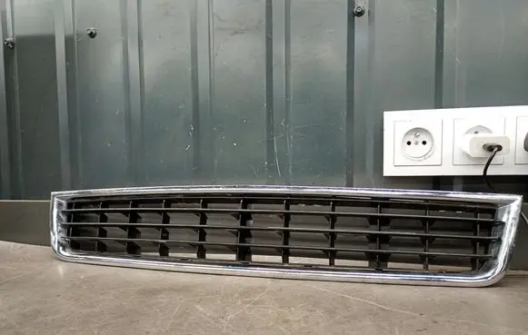 Audi A4 S4 B6 8E 8H Front bumper lower grill 8E0807647