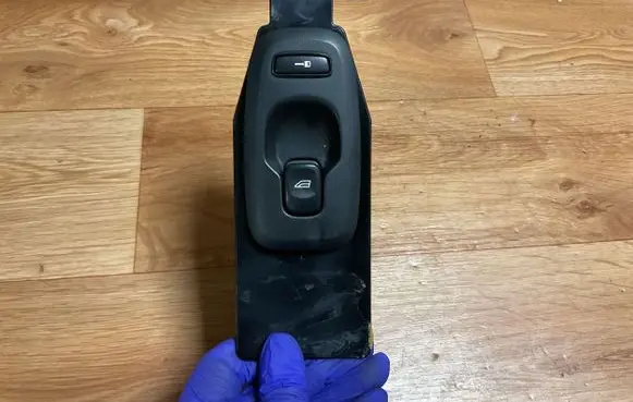 Volvo V70 Electric window control switch 30739981