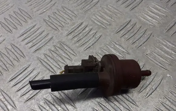 Citroen C5 Fuel pressure regulator 258008B