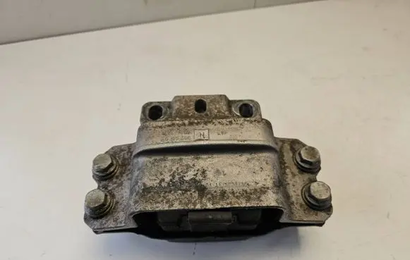 Volkswagen Caddy Engine mount bracket 1K0199555