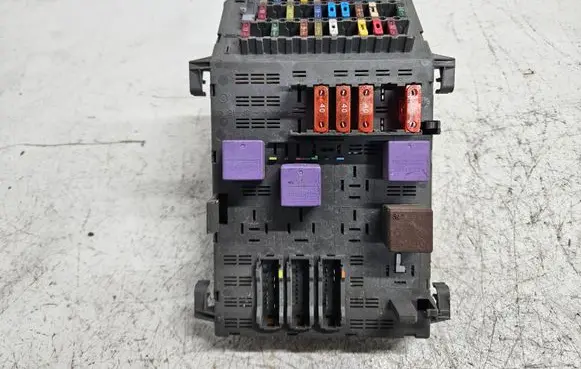 Renault Laguna I Fuse module 7703297505S