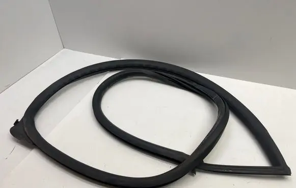 Audi TT TTS Mk2 Front door rubber seal 8J8831707