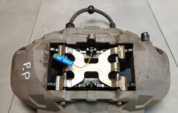 Front brake caliper