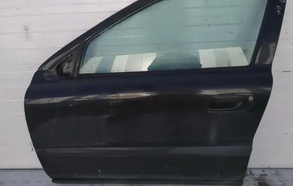 Volvo S60 Front door juoda
