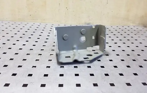 Renault Trafic III (X82) Fender mounting bracket 93451653 8509568R