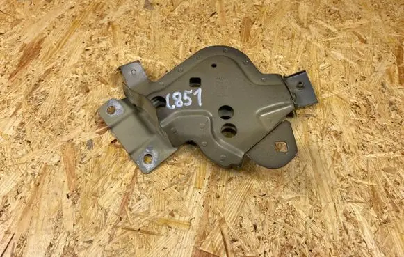 Audi e-tron Fender mounting bracket 4KE821467 4KE821149