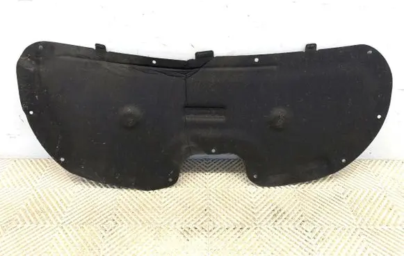 Engine bonnet/hood sound/heat insulation