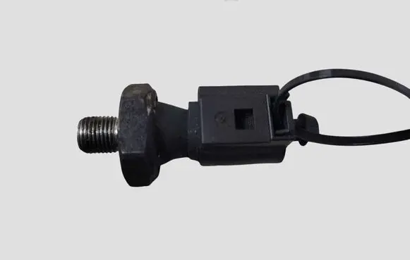 Volkswagen Caddy Oil pressure sensor 1J0973081