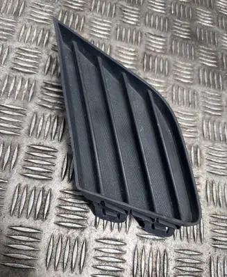 Toyota Avensis T270 Front bumper lower grill 5312705010