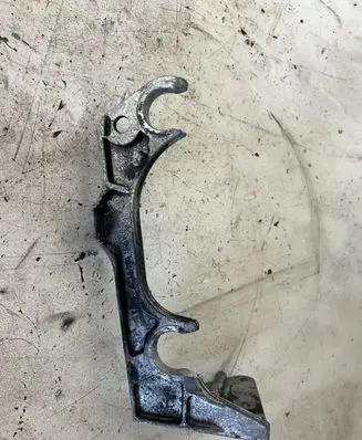 Mercedes-Benz C W204 Air filter cleaner box bracket assembly A6510940127
