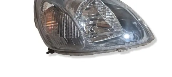 Toyota Yaris Verso Headlight/headlamp 205729B
