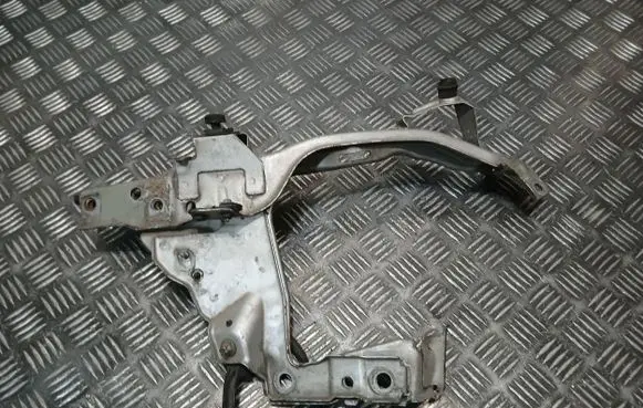 Opel Zafira B Headlight/headlamp mounting bracket