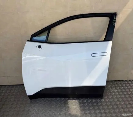 Toyota C-HR II Front door