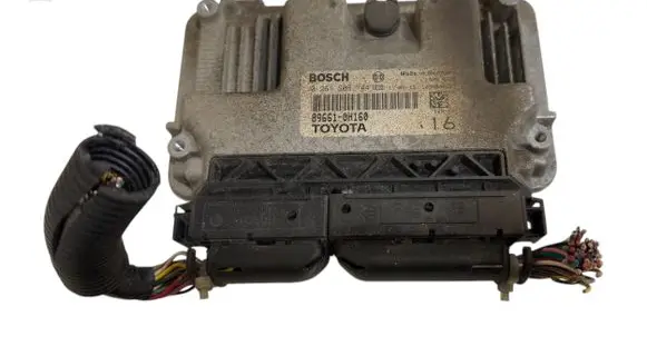 Peugeot 107 Engine control unit/module 896610H160 0261S06144 1038640