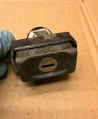 Volkswagen Golf II Tailgate exterior lock 