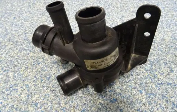 Thermostat/thermostat housing