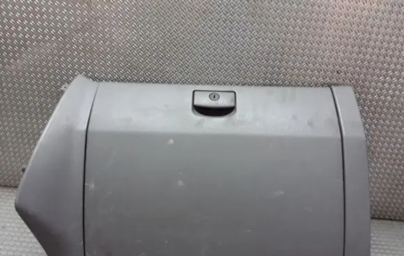 KIA Sorento Glove box 848303E000