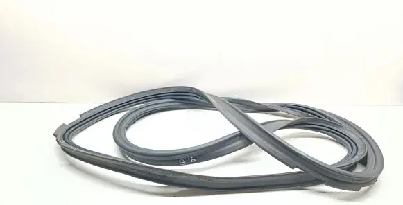 BMW 2 F46 Seal rubber (tailgate) 7319867
