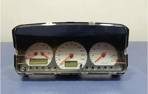 Volkswagen PASSAT B4 Speedometer (instrument cluster) 3A0919881K
