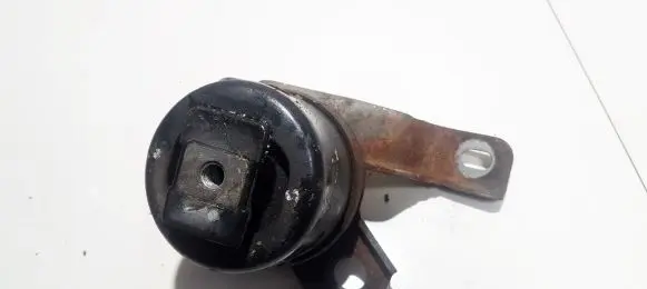 Land Rover Freelander 2 - LR2 Engine mount bracket