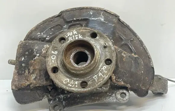 Volvo V70 Front wheel hub 9461944