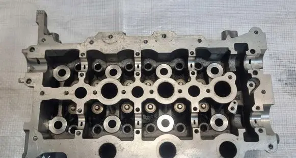 Jaguar XF X250 Engine head 4R8Q-6090-AG
