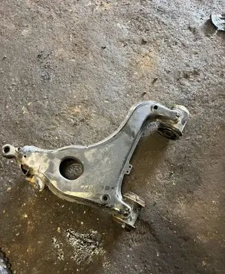 Mercedes-Benz E W210 Front lower control arm/wishbone