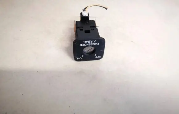 Passenger airbag on/off switch