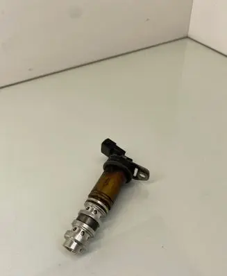 BMW 3 E90 E91 Camshaft vanos timing valve 7584115 13151279