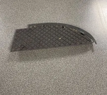 Mercedes-Benz C W202 Front bumper lower grill A2028800805