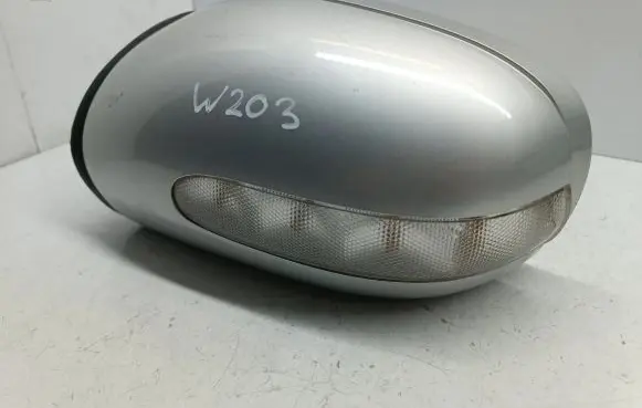 Mercedes-Benz C W203 Front door electric wing mirror 413133417