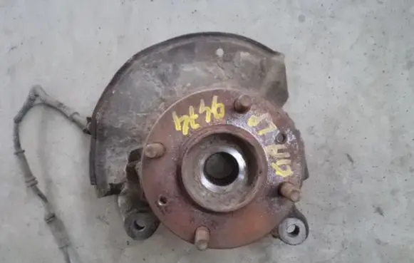 KIA Clarus Front wheel hub spindle knuckle