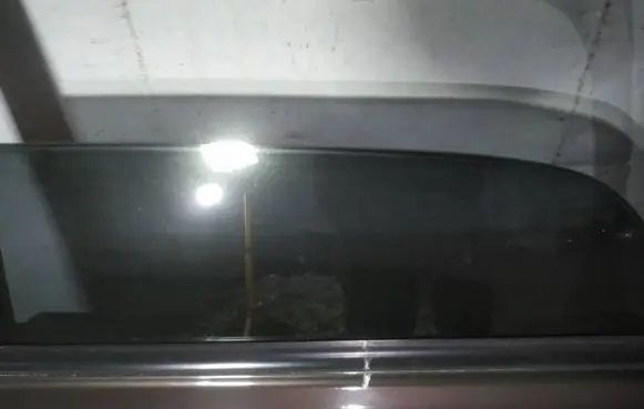 Rear door window glass