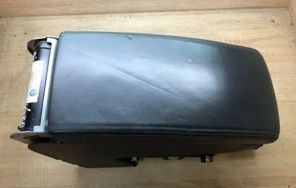 Volkswagen PASSAT B6 Armrest 3C0864207