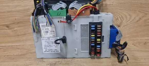 Ford Mondeo MK IV Fuse module 7G9T14A073DD