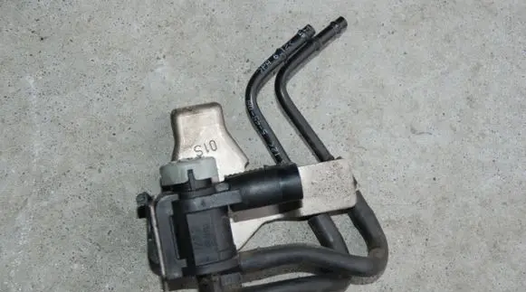Volkswagen Tiguan Turbo solenoid valve 1K0906283A