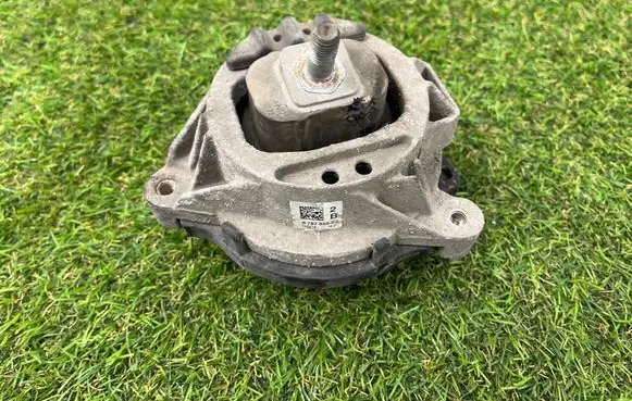 BMW 1 F20 F21 Engine mount bracket 678765804