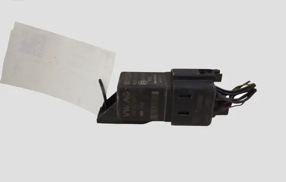 Skoda Octavia Mk2 (1Z) Glow plug pre-heat relay 0281003038 038907281D