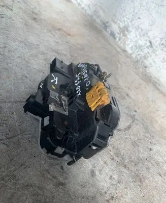Opel Insignia A Front door lock