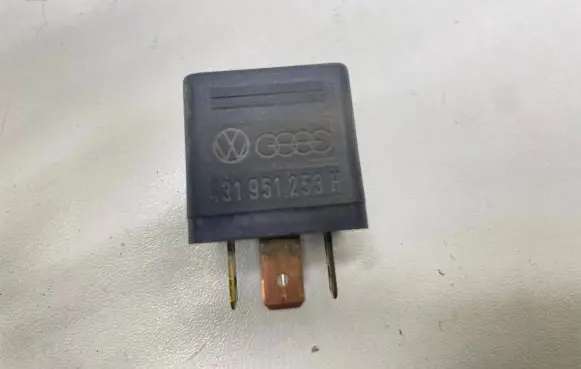 Audi A6 S6 C5 4B Other relay 431951253H
