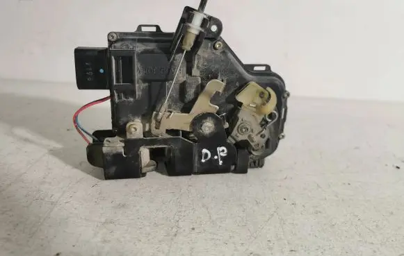 Audi A6 S6 C5 4B Front door lock 4B1837016B PA66309GF