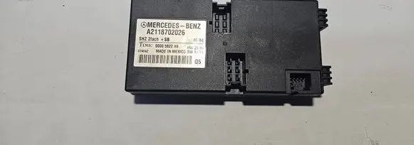 Mercedes-Benz E W211 Seat control module A2118702026 00005822A9